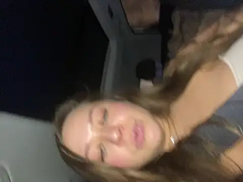 Snapshot of AurorHarris chatting on December 3, 1:54 pm AurorHarris online show from December 3, 1:54 pm