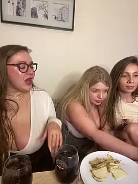 Snapshot of AurorHarris chatting on December 12, 5:15 pm AurorHarris online show from December 12, 5:15 pm