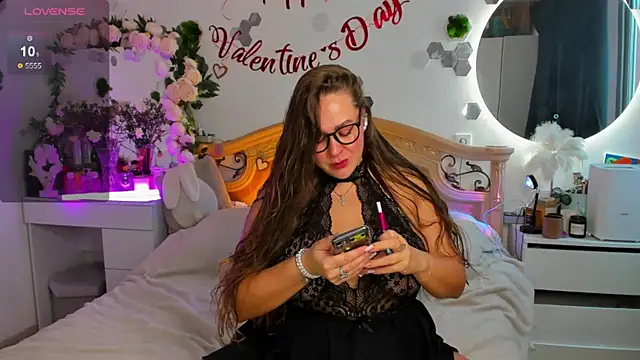 Snapshot of AurorHarris chatting on February 11, 12:48 pm AurorHarris online show from February 11, 12:48 pm