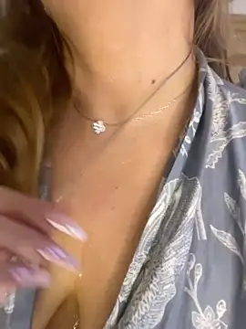 Snapshot of AurorHarris chatting on November 17, 12:11 pm AurorHarris online show from November 17, 12:11 pm