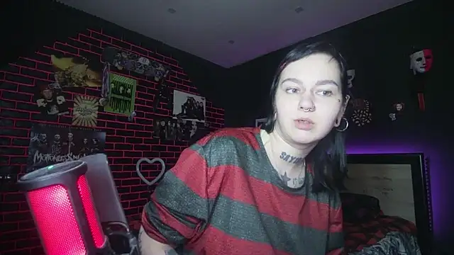 MoorderxDoll online show from October 19, 7:14 pm