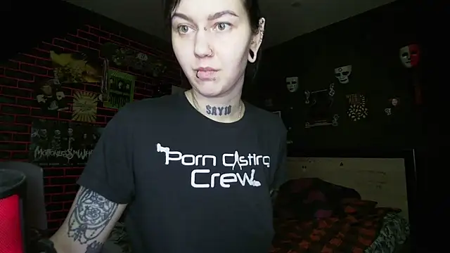 MoorderxDoll online show from April 17, 8:12 pm