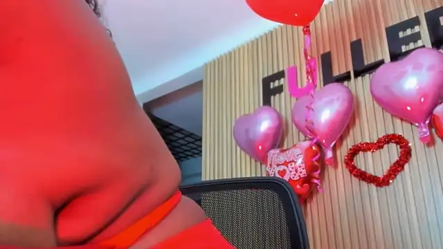 Snapshot of AliciaMiilf chatting on February 14, 11:31 pm AliciaMiilf online show from February 14, 11:31 pm