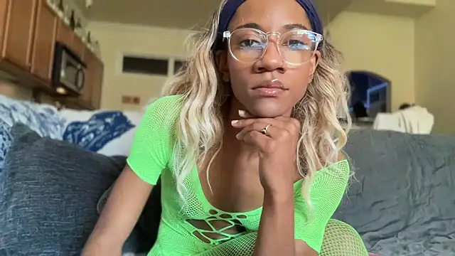 Snapshot of cutiesigh chatting on October 9, 2:26 pm cutiesigh online show from October 9, 2:26 pm