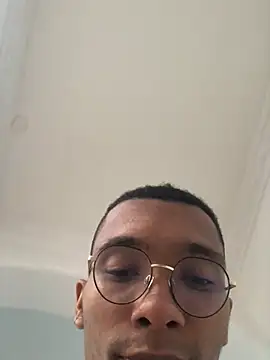 Snapshot of Aaronblack1_ chatting on February 23, 8:33 pm Aaronblack1 online show from February 23, 8:33 pm