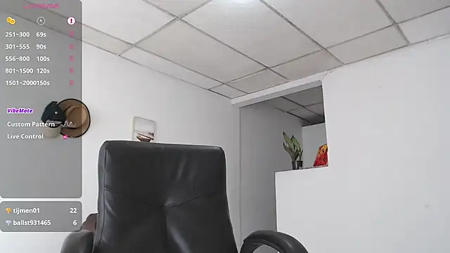 Snapshot of Aaronblack1_ chatting on September 12, 1:11 pm Aaronblack1 online show from September 12, 1:11 pm