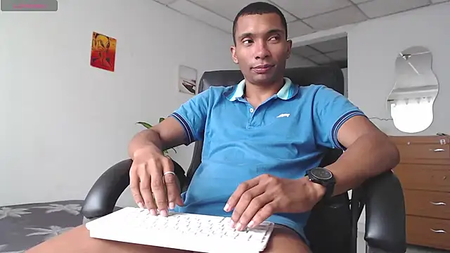 Snapshot of Aaronblack1_ chatting on November 30, 2:43 pm Aaronblack1 online show from November 30, 2:43 pm