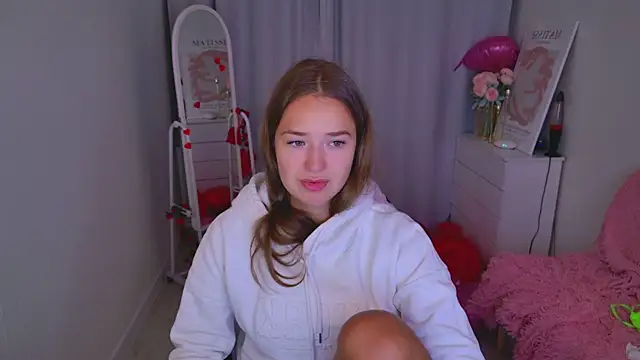 LovelyJessie online show from February 18, 1:40 pm