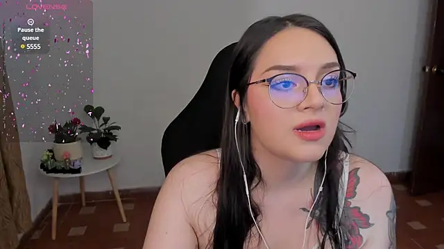 anaveleeez online show from December 14, 2:56 am