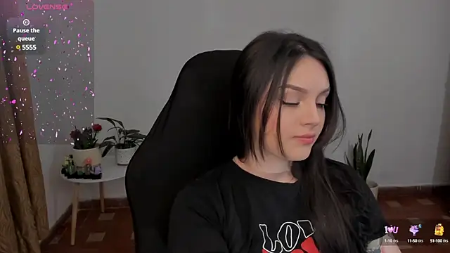 anaveleeez online show from December 15, 10:15 pm