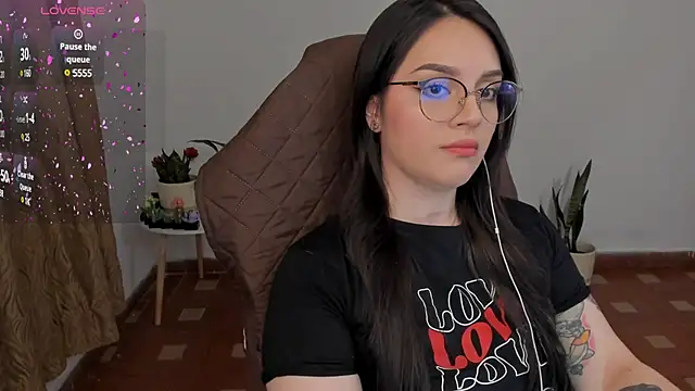 anaveleeez online show from December 19, 2:34 am