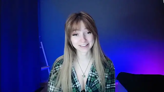 LuciaYoung online show from March 10, 7:40 pm