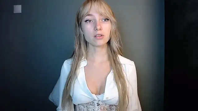 LuciaYoung online show from November 17, 7:30 pm