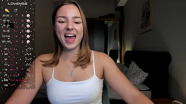 Snapshot of ThreeshaWhite chatting on October 15, 4:29 pm ThreeshaWhite online show from October 15, 4:29 pm