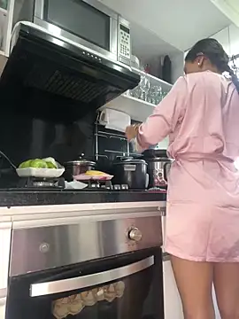 Maiaa evans online show from March 7, 3:28 pm