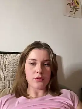 Snapshot of MaribelRiver chatting on February 17, 5:10 pm MaribelRiver online show from February 17, 5:10 pm