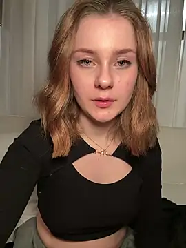 Snapshot of MaribelRiver chatting on March 1, 1:11 am MaribelRiver online show from March 1, 1:11 am