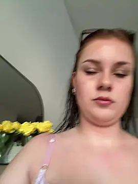 Snapshot of MaribelRiver chatting on June 25, 6:45 pm MaribelRiver online show from June 25, 6:45 pm