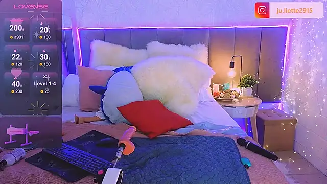 JulietteVolpeWyorika online show from January 12, 11:26 pm