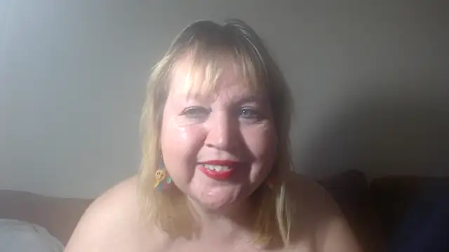 Snapshot of Blasflittchen chatting on February 12, 7:02 pm Blasflittchen online show from February 12, 7:02 pm