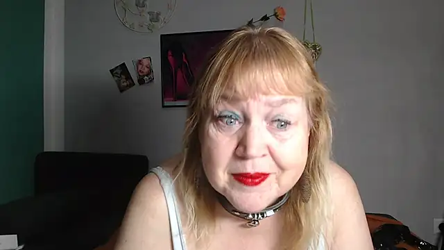 Snapshot of Blasflittchen chatting on January 16, 8:24 pm Blasflittchen online show from January 16, 8:24 pm