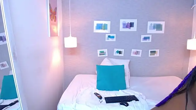 kiara evanss online show from March 6, 2:30 am