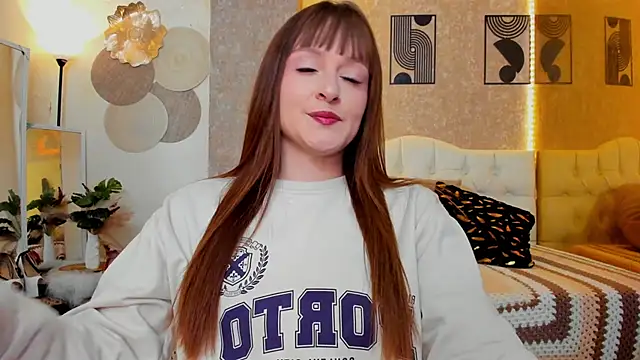 Snapshot of HalaanaTendeer chatting on November 5, 11:43 am HalaanaTendeer online show from November 5, 11:43 am