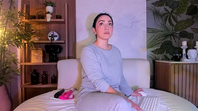Snapshot of LIAH_IZUMI chatting on May 8, 1:16 pm LIAH IZUMI online show from May 8, 1:16 pm