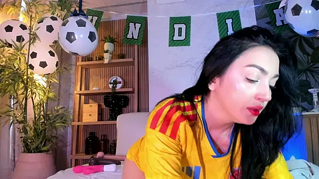 LIAH IZUMI online show from June 17, 1:45 pm