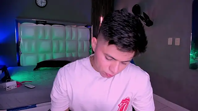 Snapshot of Niicky1_ chatting on November 16, 2:33 pm Niicky1 online show from November 16, 2:33 pm