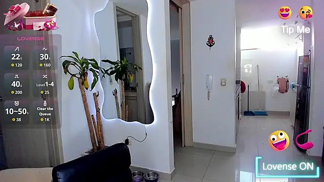 Snapshot of AbrilStivenson_ chatting on October 17, 10:01 pm AbrilStivenson online show from October 17, 10:01 pm