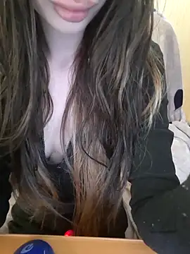 Snapshot of Elza_kom chatting on May 30, 5:37 am Elza kom online show from May 30, 5:37 am