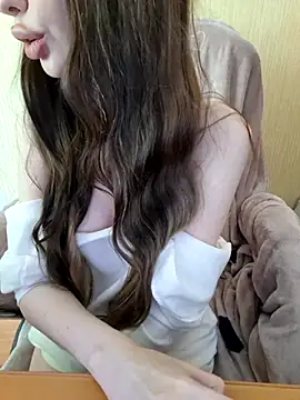 Snapshot of Elza_kom chatting on June 6, 2:38 am Elza kom online show from June 6, 2:38 am