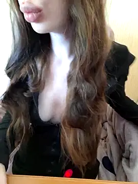 Snapshot of Elza_kom chatting on June 8, 3:07 am Elza kom online show from June 8, 3:07 am
