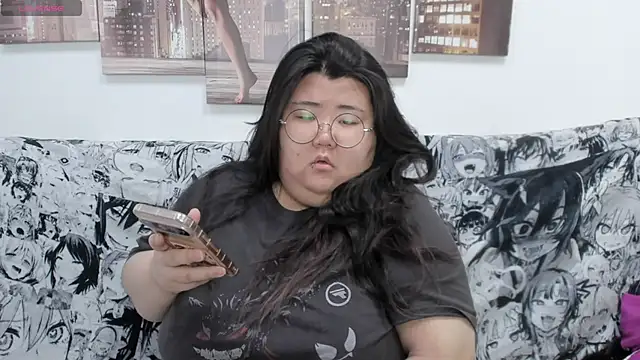 Snapshot of Nadine_asian chatting on November 22, 1:37 am Nadine asian online show from November 22, 1:37 am