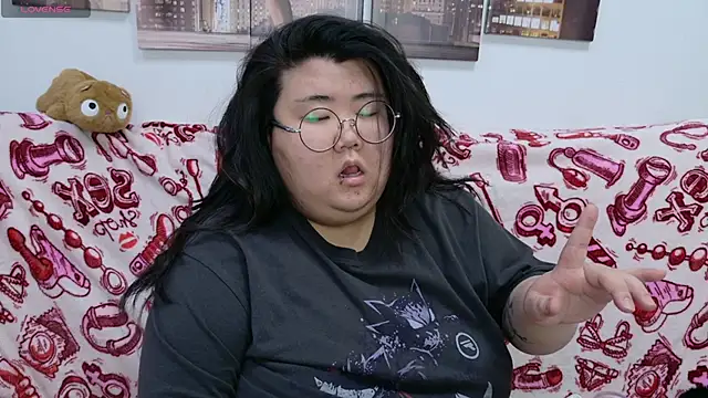 Snapshot of Nadine_asian chatting on December 16, 4:06 am Nadine asian online show from December 16, 4:06 am