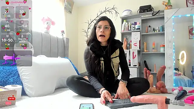 Snapshot of Rapunzeell_ chatting on February 5, 7:40 pm Rapunzeell online show from February 5, 7:40 pm