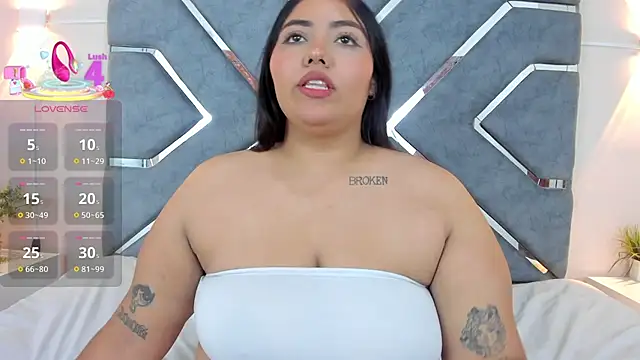 Snapshot of LucciaPorter chatting on September 29, 10:25 pm LucciaPorter online show from September 29, 10:25 pm