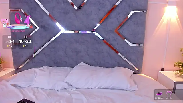 Snapshot of LucciaPorter chatting on November 3, 8:32 pm LucciaPorter online show from November 3, 8:32 pm