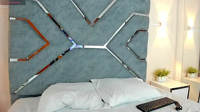 Snapshot of LucciaPorter chatting on December 15, 9:08 pm LucciaPorter online show from December 15, 9:08 pm