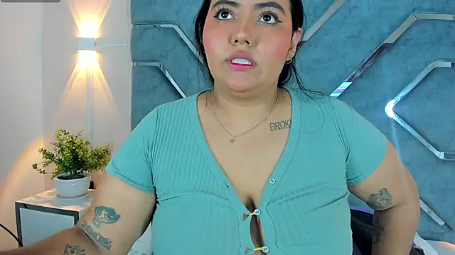 Snapshot of LucciaPorter chatting on June 30, 3:13 pm LucciaPorter online show from June 30, 3:13 pm