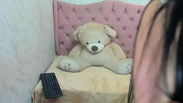 Snapshot of XSmaggiiee chatting on January 4, 5:05 am XSmaggiiee online show from January 4, 5:05 am