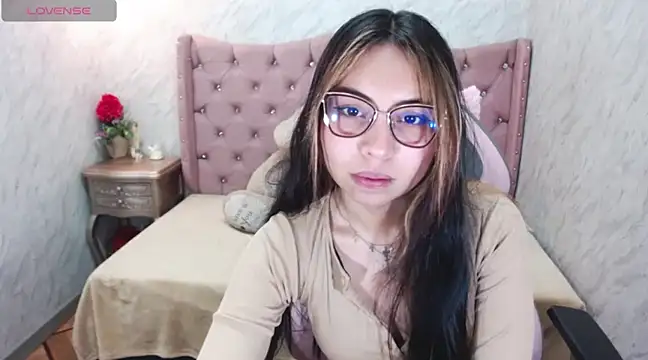 Snapshot of XSmaggiiee chatting on March 3, 1:42 am XSmaggiiee online show from March 3, 1:42 am