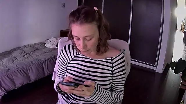 Snapshot of stupid_babybird chatting on December 1, 9:42 pm stupid babybird online show from December 1, 9:42 pm