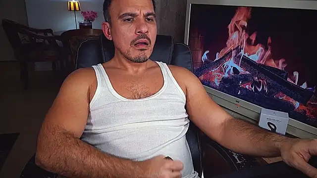 officeman7 online show from December 11, 5:15 pm