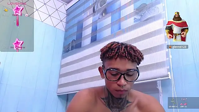 Snapshot of sexy_blacks_ chatting on January 17, 2:28 pm sexy blacks online show from January 17, 2:28 pm