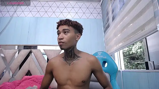 Snapshot of sexy_blacks_ chatting on February 15, 3:50 pm sexy blacks online show from February 15, 3:50 pm