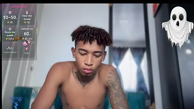 Snapshot of sexy_blacks_ chatting on October 23, 12:15 pm sexy blacks online show from October 23, 12:15 pm