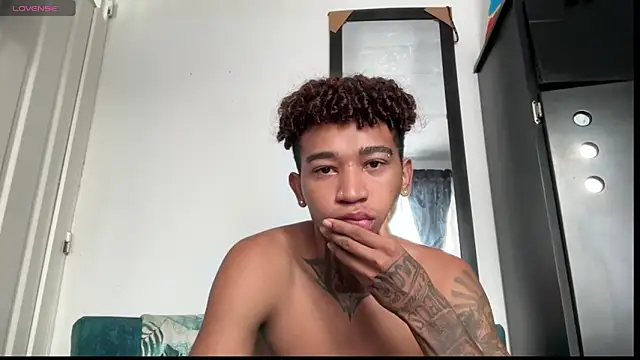 Snapshot of sexy_blacks_ chatting on November 8, 12:05 pm sexy blacks online show from November 8, 12:05 pm