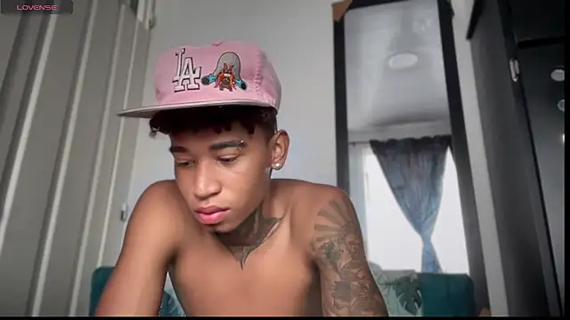 Snapshot of sexy_blacks_ chatting on November 20, 12:05 pm sexy blacks online show from November 20, 12:05 pm